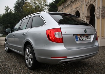 Osłona pod skrzynię Skoda Superb II